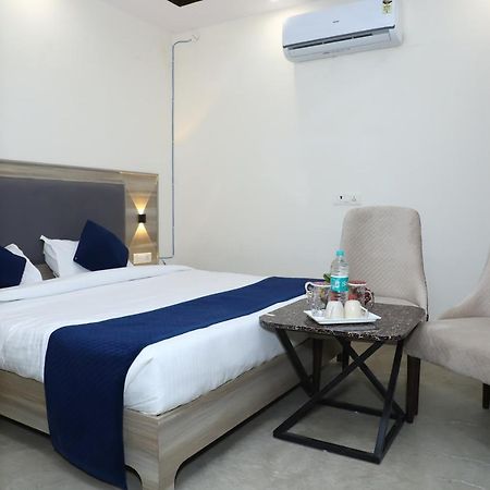 Lyf Corporate Suites - Noida Sector 19 Eksteriør billede