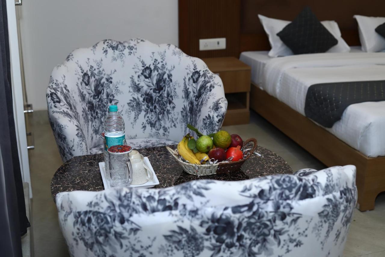 Lyf Corporate Suites - Noida Sector 19 Eksteriør billede