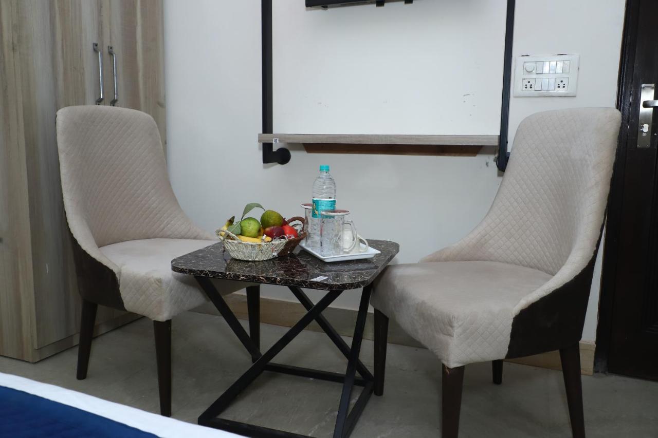 Lyf Corporate Suites - Noida Sector 19 Eksteriør billede