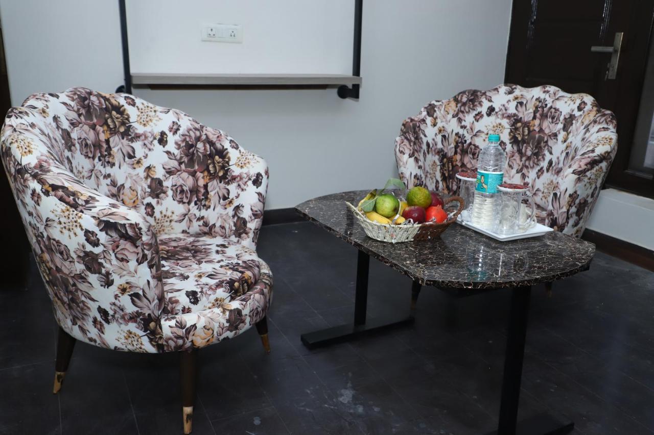 Lyf Corporate Suites - Noida Sector 19 Eksteriør billede