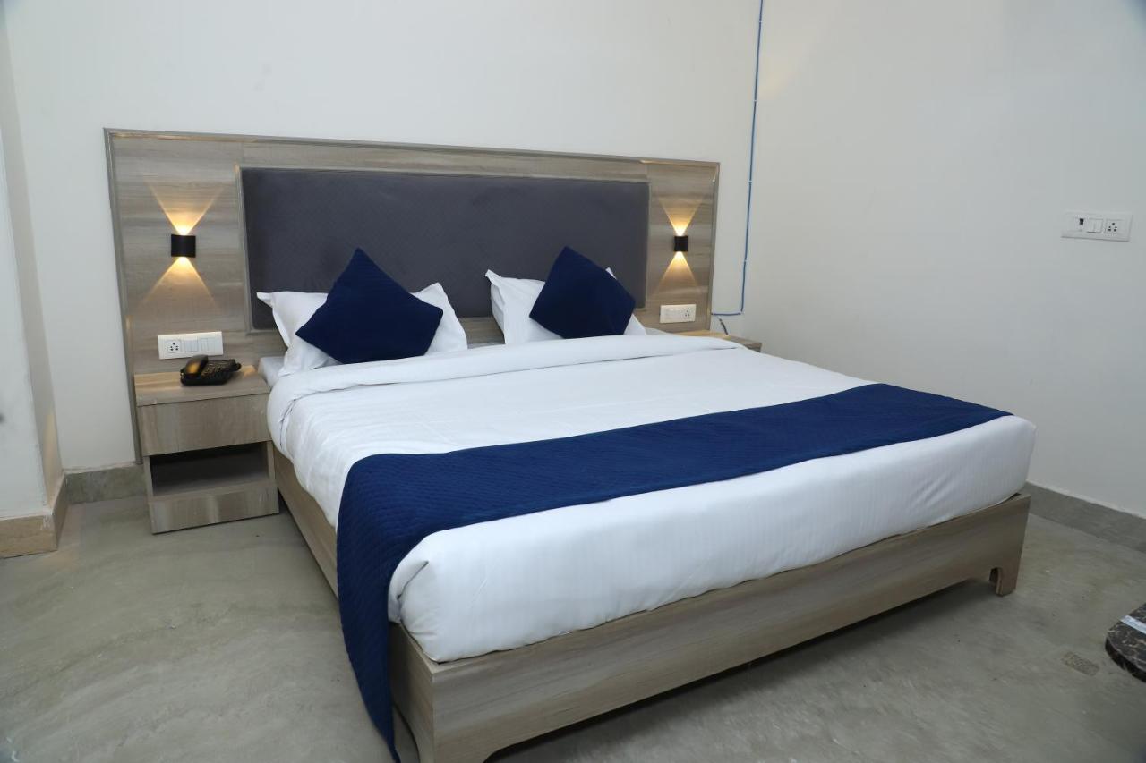 Lyf Corporate Suites - Noida Sector 19 Eksteriør billede