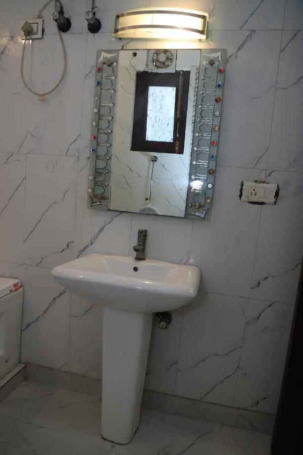 Lyf Corporate Suites - Noida Sector 19 Eksteriør billede
