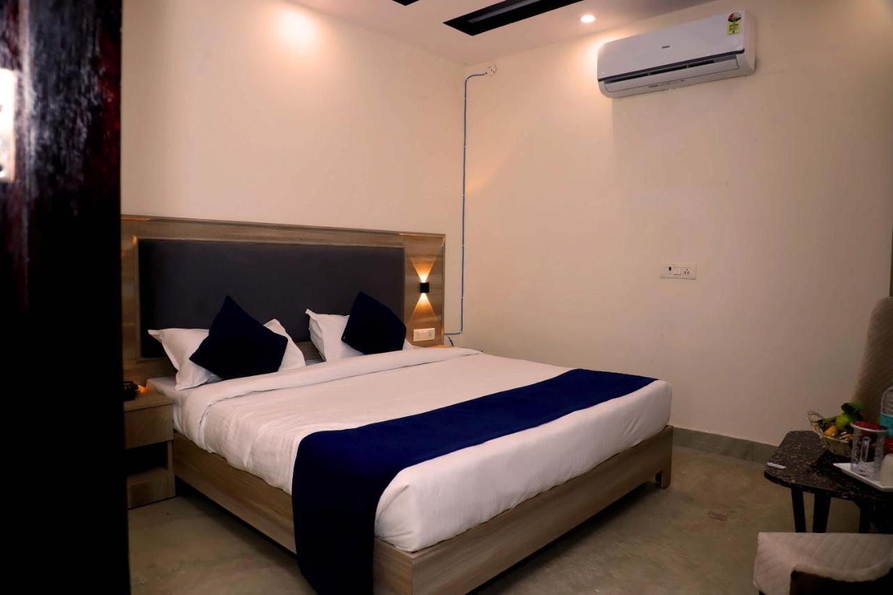Lyf Corporate Suites - Noida Sector 19 Eksteriør billede