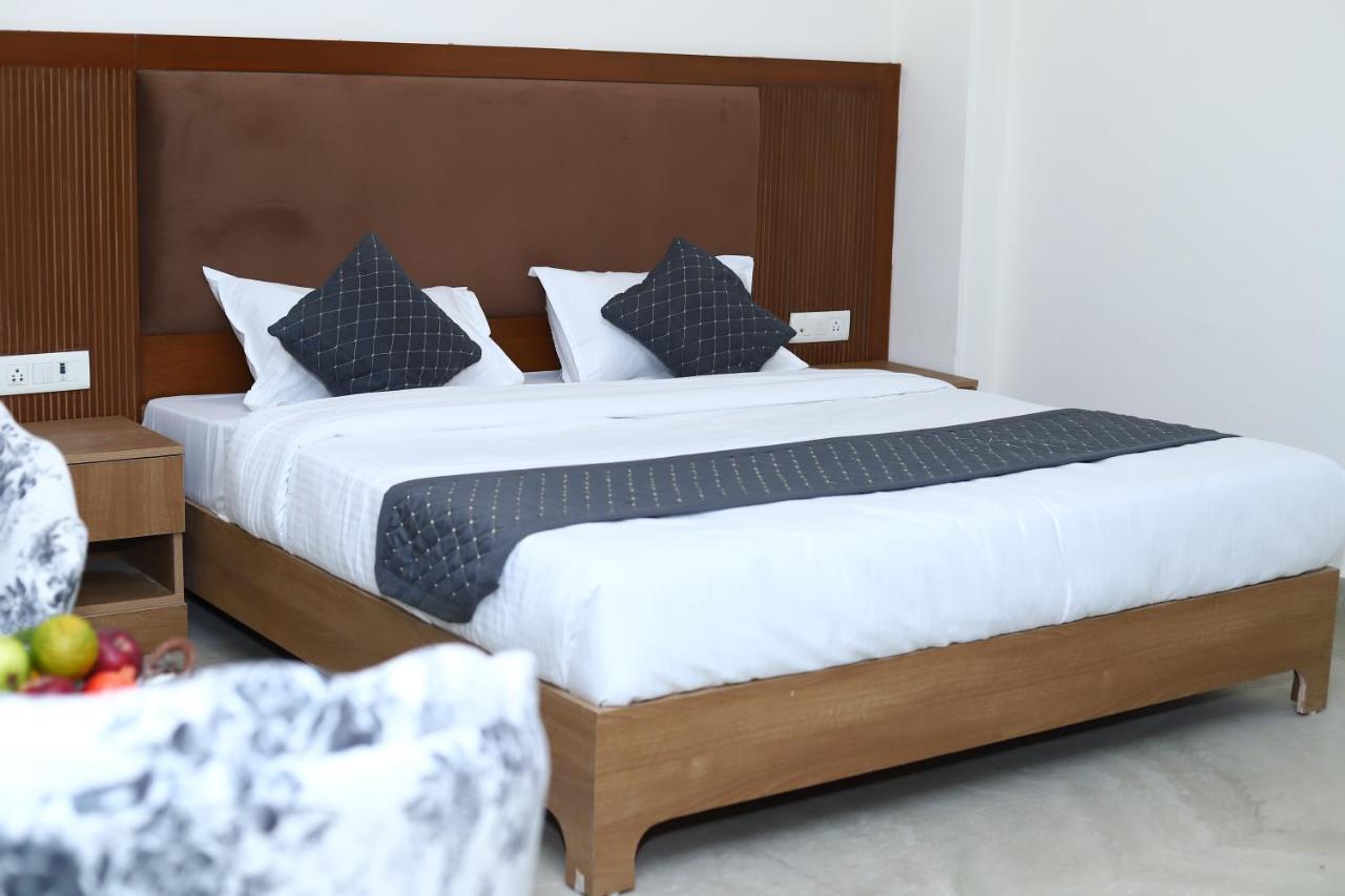 Lyf Corporate Suites - Noida Sector 19 Eksteriør billede